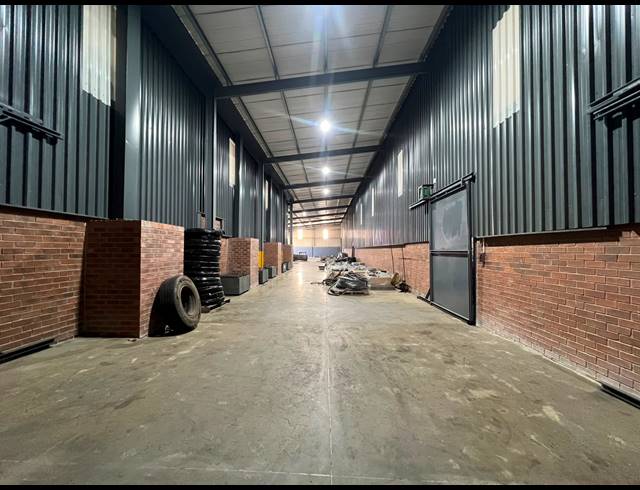 5,646M² WAREHOUSE TO LET IN KNOPJESLAAGTE